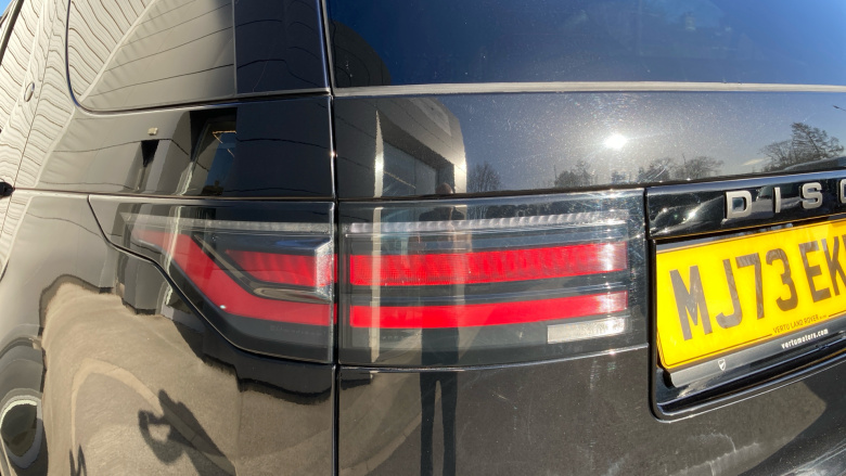 Land Rover Discovery 3.0 D300 Dynamic SE 5dr Auto Diesel Station Wagon